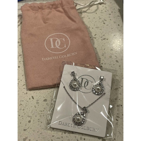 Dareth Colburn Elegance Pearl Bride Bridesmaid Pendant Set Wedding Jewelry - Picture 3 of 3